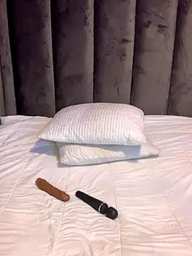 cuddlegiantbear online show from 26, 11, 2025