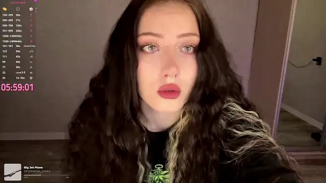 Snapshot of Meowluly chatting on 15, 4, 2026 Meowluly online show from 15, 4, 2026