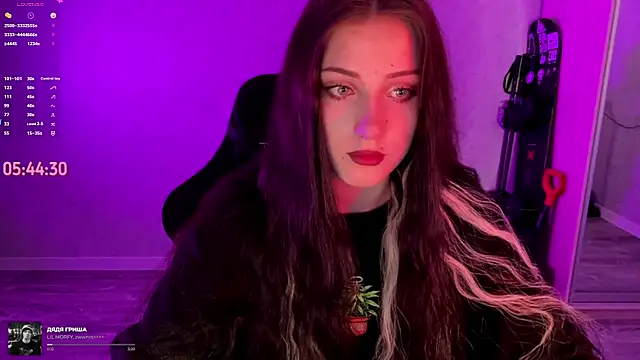 Snapshot of Meowluly chatting on 20, 4, 2026 Meowluly online show from 20, 4, 2026
