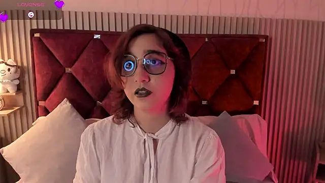 Kiri Velvet online show from 18, 4, 2026