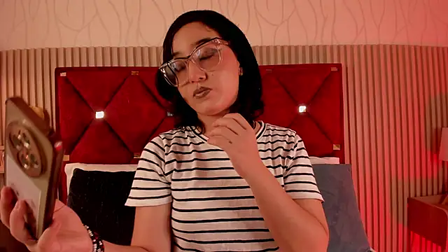 Kiri Velvet online show from 4, 6, 2026