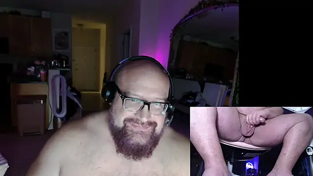 Snapshot of BigBearforCuddles chatting on 21, 4, 2026 BigBearforCuddles online show from 21, 4, 2026