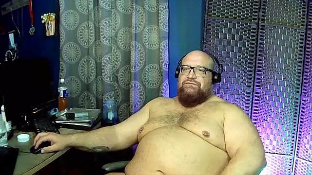 Snapshot of BigBearforCuddles chatting on 28, 4, 2026 BigBearforCuddles online show from 28, 4, 2026