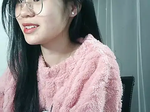 Snapshot of Nunaa18 chatting on 28, 11, 2025 Nunaa18 online show from 28, 11, 2025