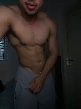 Snapshot of MoreninhoMagrinho chatting on 16, 12, 2025 MoreninhoMagrinho online show from 16, 12, 2025