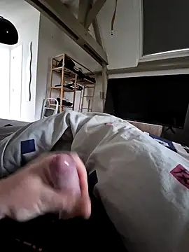 Snapshot of Mangeur44_ chatting on 5, 5, 2026 Mangeur44 online show from 5, 5, 2026