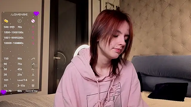 Snapshot of SharaSauer chatting on 12, 4, 2026 SharaSauer online show from 12, 4, 2026