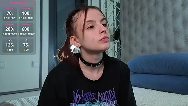 Snapshot of SharaSauer chatting on 13, 4, 2026 SharaSauer online show from 13, 4, 2026