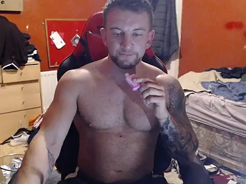 Snapshot of kiltedbody chatting on 24, 11, 2025 kiltedbody online show from 24, 11, 2025