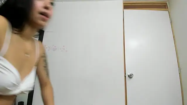 Snapshot of angel_pink7 chatting on 16, 12, 2025 angel pink7 online show from 16, 12, 2025