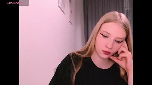 Snapshot of _Milana_Sparkl75_ chatting on 5, 12, 2025 Milana Sparkl75 online show from 5, 12, 2025