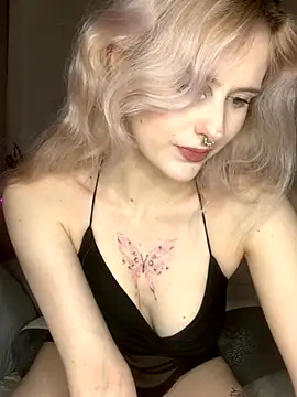 Snapshot of MilaElin chatting on 30, 11, 2025 MilaElin online show from 30, 11, 2025