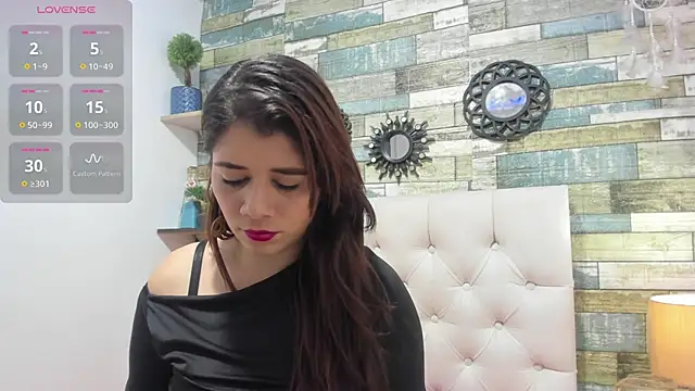 Snapshot of EmilyCambell chatting on 28, 11, 2025 EmilyCambell online show from 28, 11, 2025