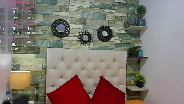 Snapshot of EmilyCambell chatting on 4, 12, 2025 EmilyCambell online show from 4, 12, 2025