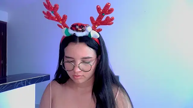 Snapshot of LilBunny_1 chatting on 5, 12, 2025 LilBunny 1 online show from 5, 12, 2025