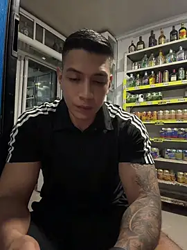 Snapshot of OliverWest04 chatting on 7, 7, 2026 OliverWest04 online show from 7, 7, 2026