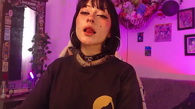 Layla quinn online show from 10, 1, 2026