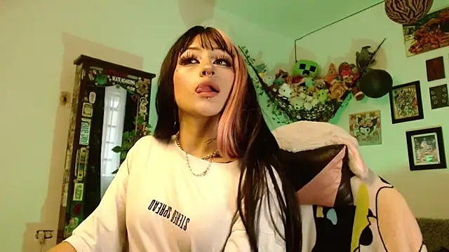 Layla quinn online show from 14, 1, 2026