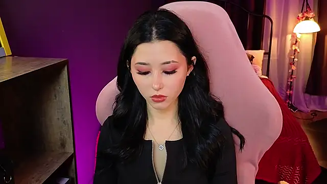 Snapshot of RedMidnight chatting on 4, 3, 2026 RedMidnight online show from 4, 3, 2026