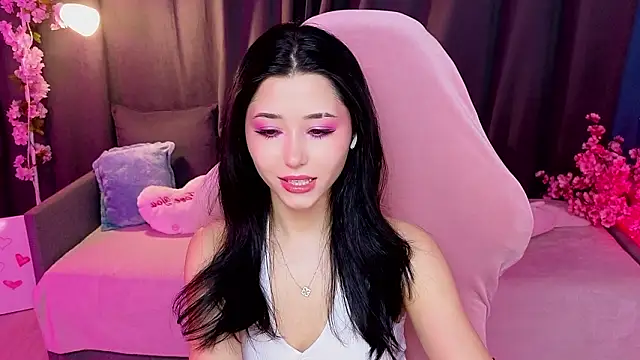 Snapshot of RedMidnight chatting on 5, 3, 2026 RedMidnight online show from 5, 3, 2026