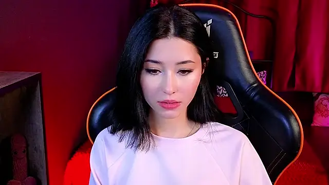 Snapshot of RedMidnight chatting on 3, 4, 2026 RedMidnight online show from 3, 4, 2026