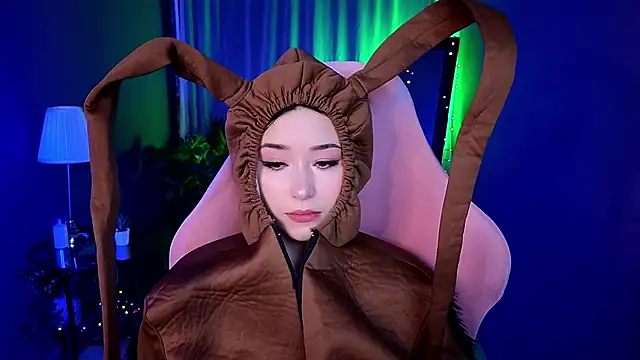 Snapshot of RedMidnight chatting on 5, 4, 2026 RedMidnight online show from 5, 4, 2026