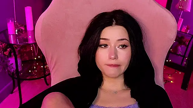 Snapshot of RedMidnight chatting on 6, 4, 2026 RedMidnight online show from 6, 4, 2026