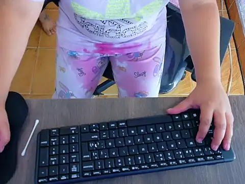 Snapshot of Aunty_milf chatting on 9, 2, 2026 Aunty milf online show from 9, 2, 2026