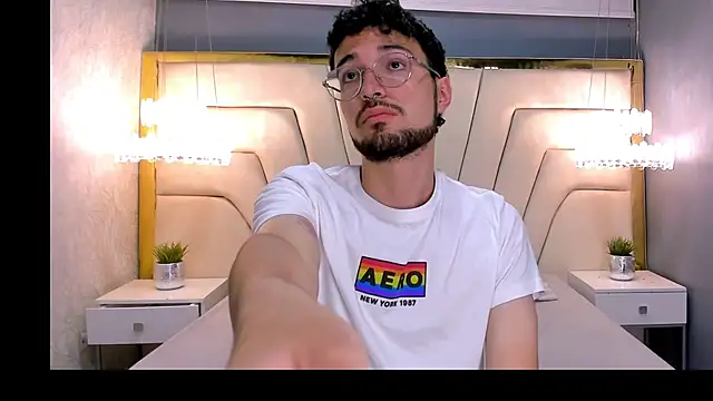 Snapshot of JonnyGreey chatting on 29, 11, 2025 JonnyGreey online show from 29, 11, 2025