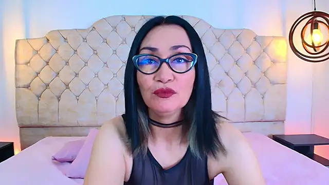 Lucy1 Lane online show from 26, 11, 2025