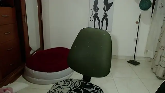 Snapshot of vivian-milf chatting on 20, 3, 2026 vivian-milf online show from 20, 3, 2026