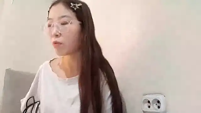 Snapshot of MollyTiger chatting on 4, 12, 2025 MollyTiger online show from 4, 12, 2025