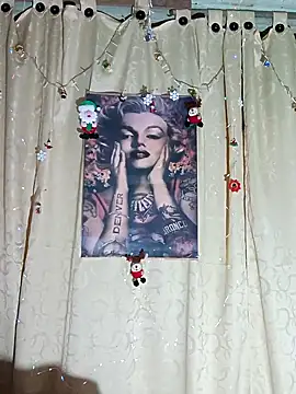 Snapshot of Roslin-nix2 chatting on 4, 12, 2025 Roslin-nix2 online show from 4, 12, 2025