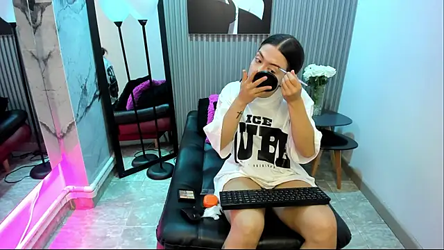 Violettacamss 69 online show from 27, 11, 2025