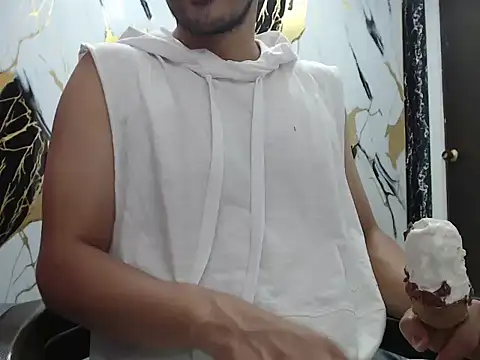 Snapshot of simonm667 chatting on 3, 4, 2026 simonm667 online show from 3, 4, 2026