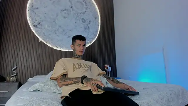 Snapshot of Paulo_527 chatting on 13, 4, 2026 Paulo 527 online show from 13, 4, 2026