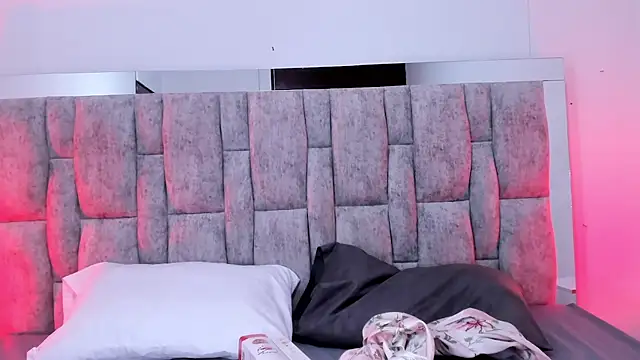 ZafiraNavarro online show from 6, 3, 2026