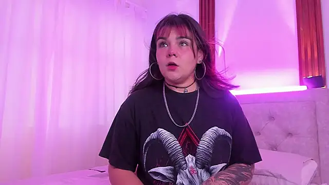 Snapshot of DakottaBluu chatting on 28, 11, 2025 DakottaBluu online show from 28, 11, 2025