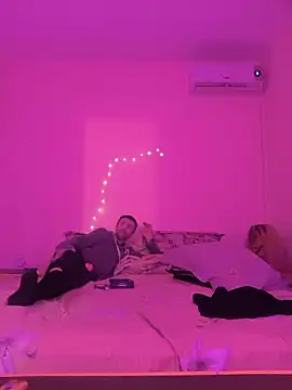 Snapshot of w1cked_couple chatting on 14, 4, 2026 w1cked couple online show from 14, 4, 2026