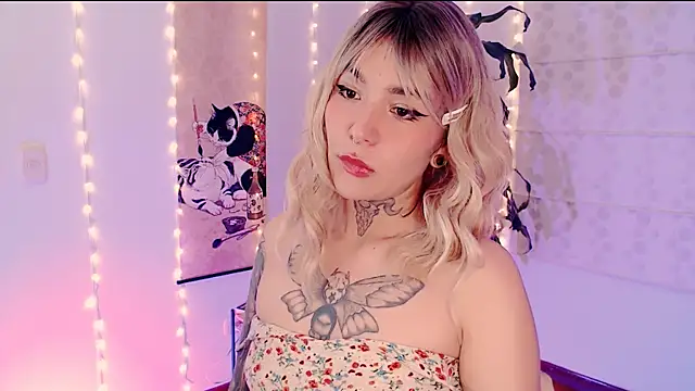 Snapshot of justmartina_ chatting on 2, 4, 2026 justmartina online show from 2, 4, 2026