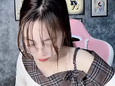 Snapshot of Aria5999 chatting on 13, 12, 2025 Aria5999 online show from 13, 12, 2025