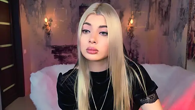 Snapshot of HyileyClark chatting on 2, 12, 2025 HyileyClark online show from 2, 12, 2025