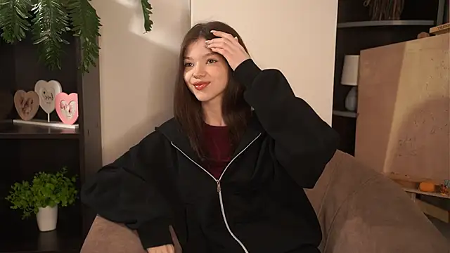 HalleyMedearis online show from 1, 12, 2025