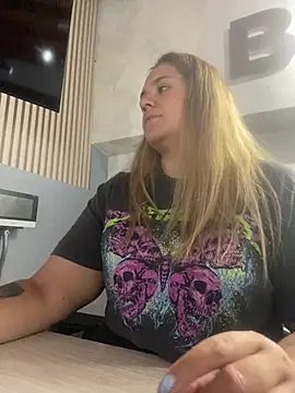 LoreinnFox online show from 5, 4, 2026