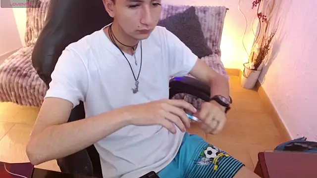 Snapshot of AngelRonson_ chatting on 1, 12, 2025 AngelRonson online show from 1, 12, 2025