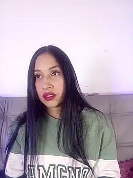 Snapshot of Taylor__Swiftt chatting on 4, 4, 2026 Taylor Swiftt online show from 4, 4, 2026