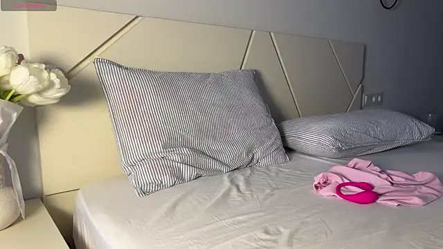 tinyholess online show from 19, 2, 2026