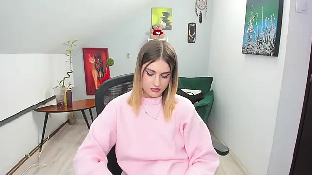 Snapshot of SarahOwenn chatting on 2, 12, 2025 SarahOwenn online show from 2, 12, 2025