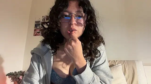 Alicatcua  online show from 23, 3, 2026