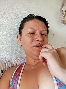 Snapshot of Kattiaa_bk1 chatting on 17, 12, 2025 Kattiaa bk1 online show from 17, 12, 2025